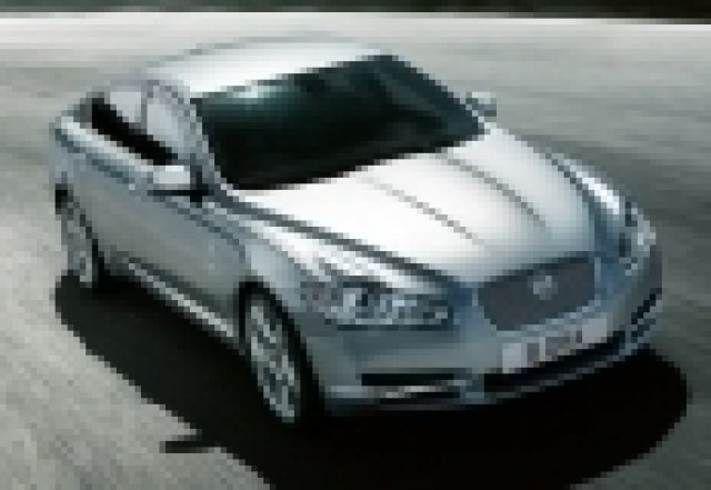 Jaguar вече активно рекламира XF