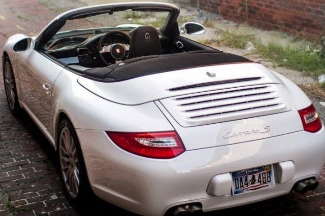 Porsche 911 със средноразположен... волан