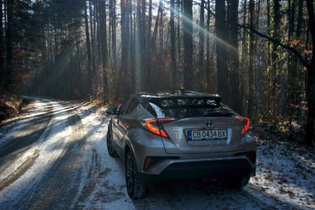 Три в едно: тестваме новата Toyota C-HR