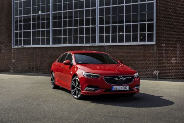 Скок нагоре: Тестваме новия Opel Insignia