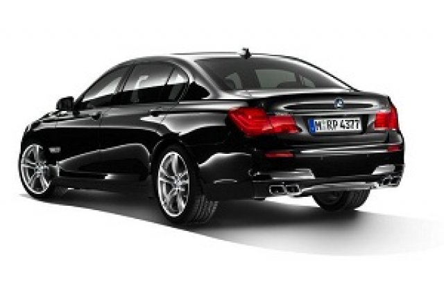 BMW регистрира M7 и M10