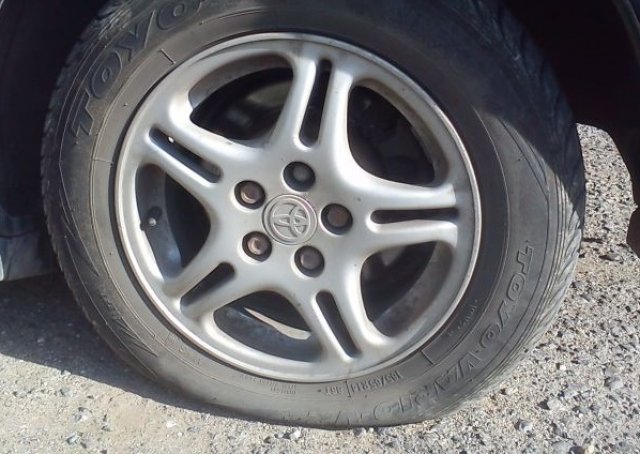 Пенсионер режел гуми за наказание