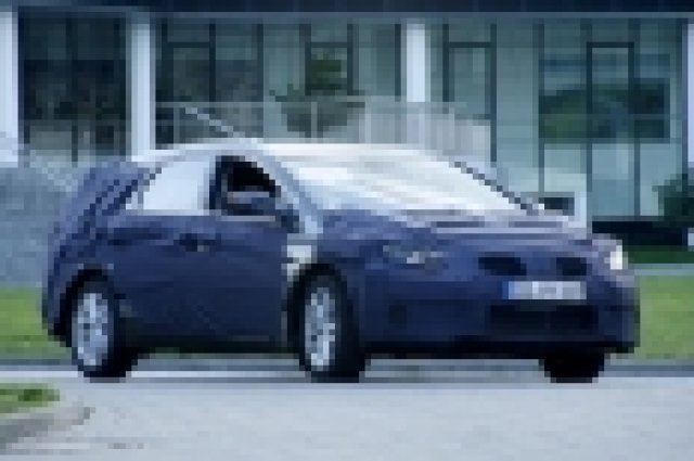 Нови шпионски снимки на Hyundai i40