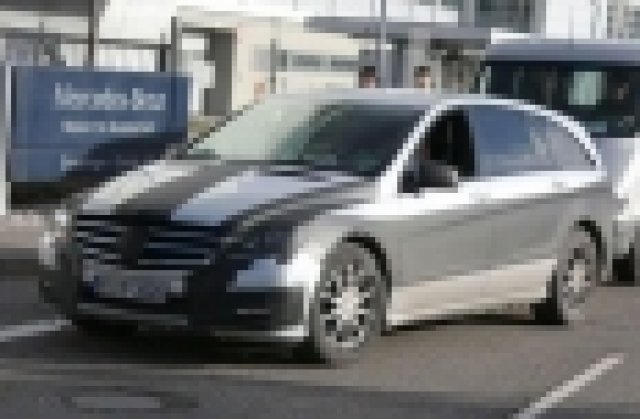 Mercedes модернизира R-Class