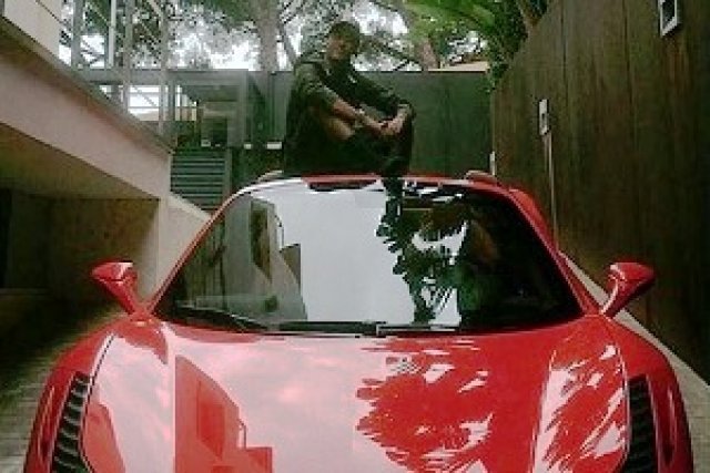 Неймар остана без Porsche, но се сдоби с Ferrari