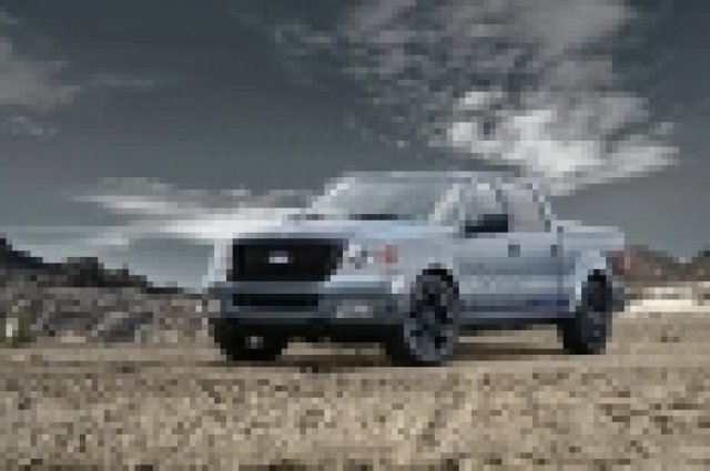 MAGNAT направи от Ford F150 мултимедийна система на колела