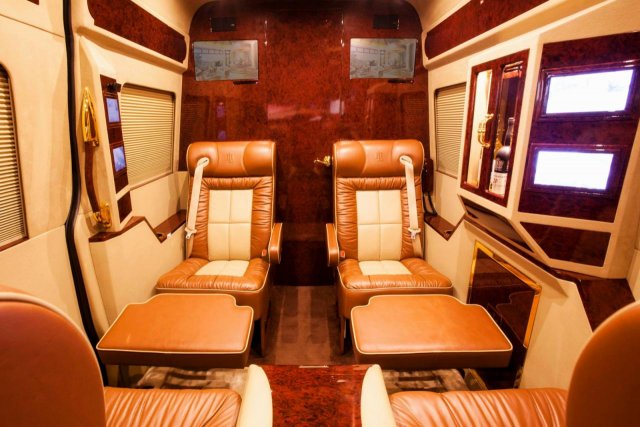 Офис на колела от Lexani Motorcars