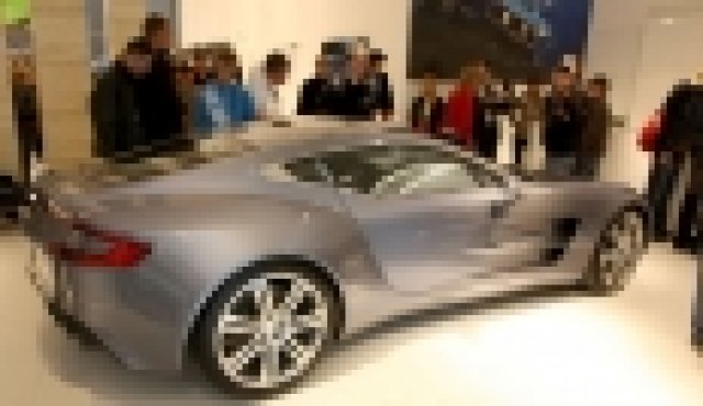 Aston Martin изложи One-77 край Нюрбургринг