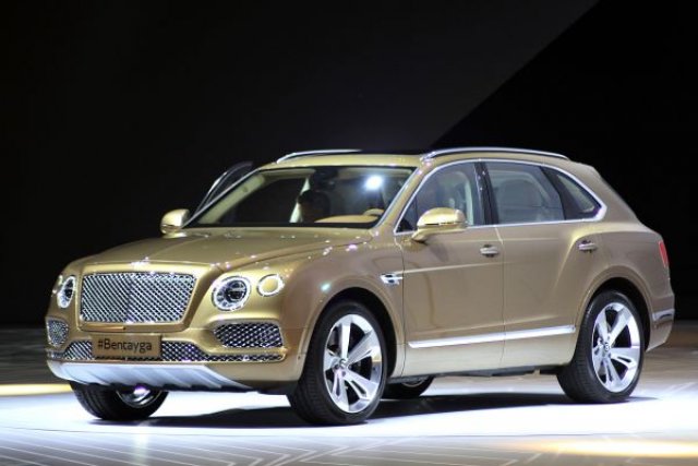 Bentley слага на Bentayga бензинов V8