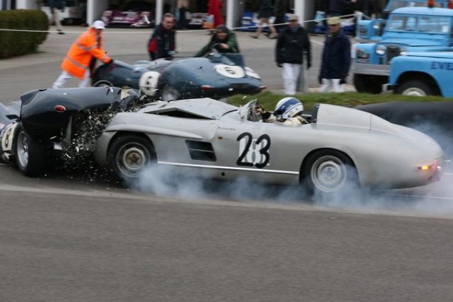 В Англия потрошиха два класически автомобила