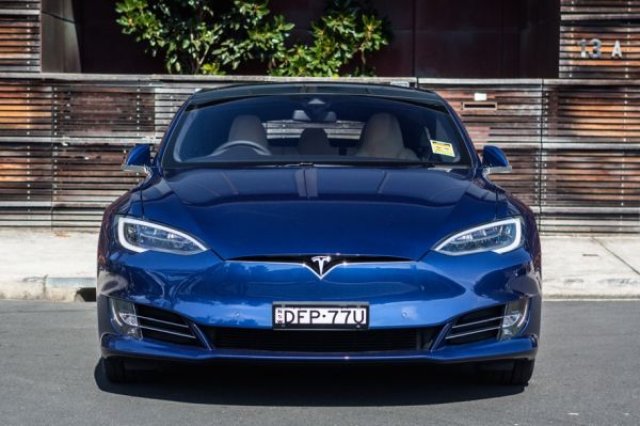 Tesla вкарва 123 000 Model S в сервизите