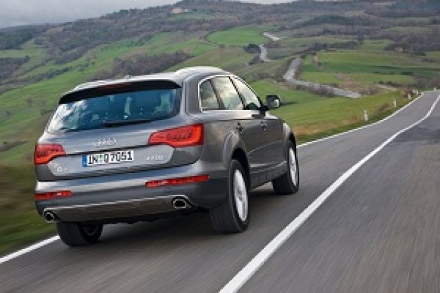 Откраднаха Audi на мъж, докато спасява пострадали в катастрофа