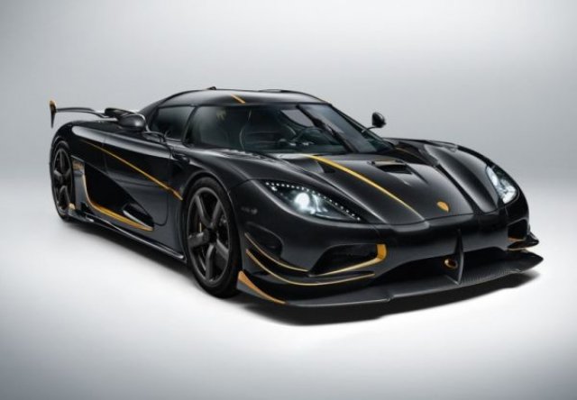 Koenigsegg разби кола на клиент и му направи нова