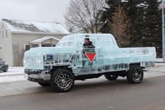 Най-бързата ледена скулптура