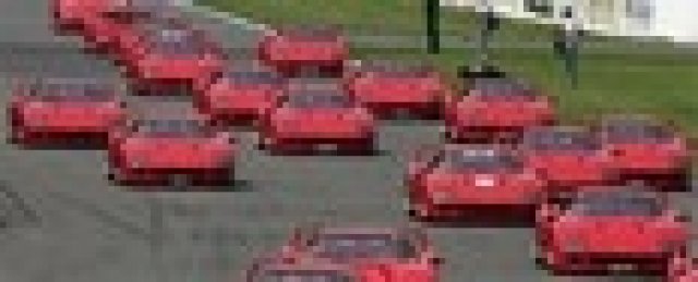 385 модела на Ferrari се събраха на пистата Силвърстоун