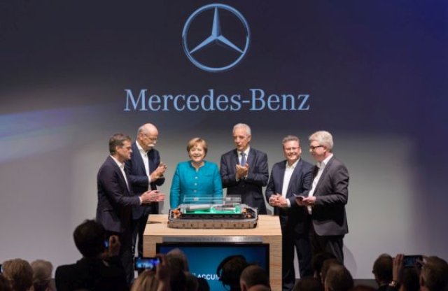 Daimler инвестира 500 млн. евро в завод за батерии
