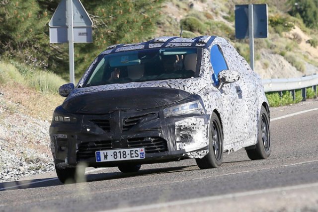 Renault крие новото Clio
