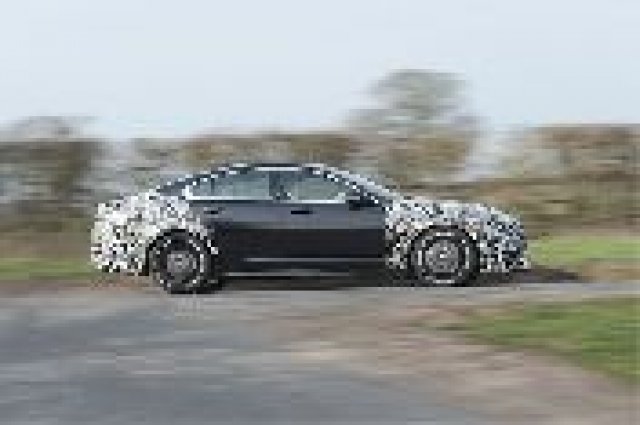 Jaguar обновява XF