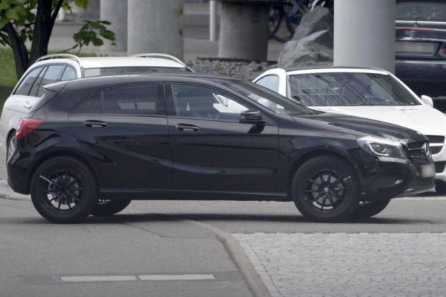Mercedes вече тества конкурента на BMW X1