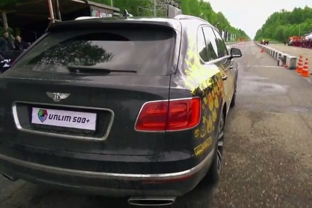 Ето колко бърз е джипът на Bentley