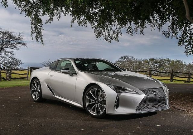 Lexus подготвя конкурент на Nissan GT-R Nismo