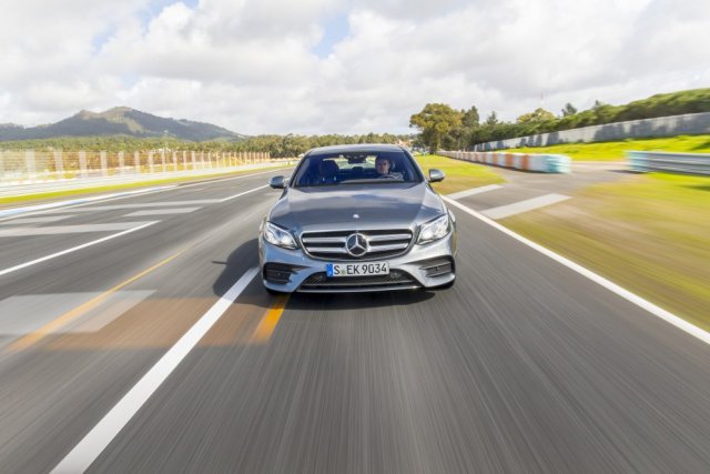 Новият E-Class надмина S-Class 