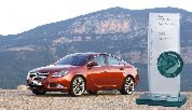 Opel Insignia - победител при тестовете на DEKRA