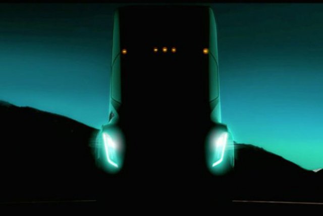 Електрическият влекач на Tesla идва