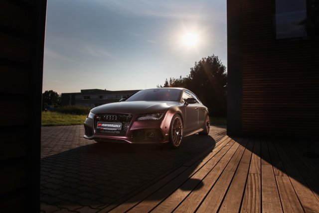 Бензинов конкурент на Tesla Model S P90D