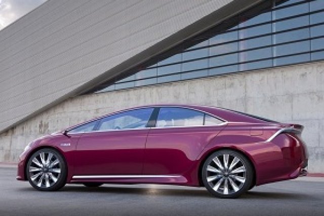 Toyota Prius ще получи система 4WD