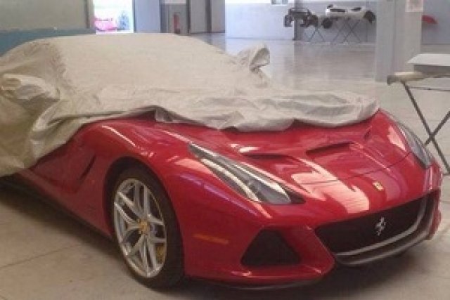Превърнаха Ferrari F12berlinetta в тарга