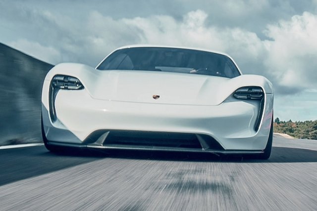 Porsche планира да произвежда повече Mission E