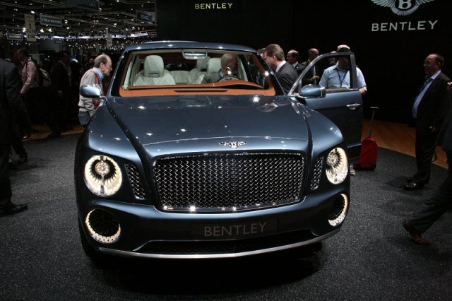 Кросовърът на Bentley - официално