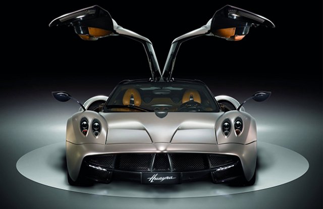 Марк Зукърбърг смени VW Golf с Pagani Huayra 