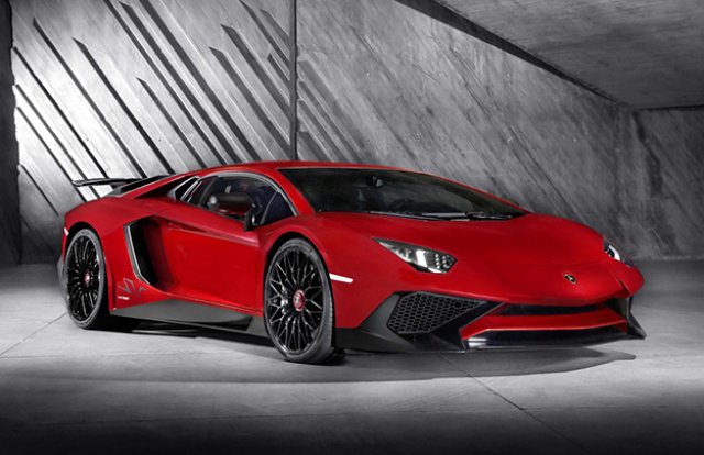 Lamborghini пуска роудстър Aventador SV