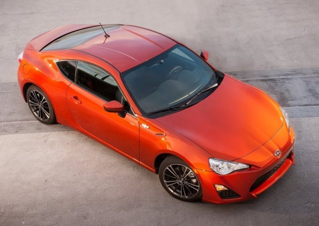 Първият седан на Scion ще използва Mazda2