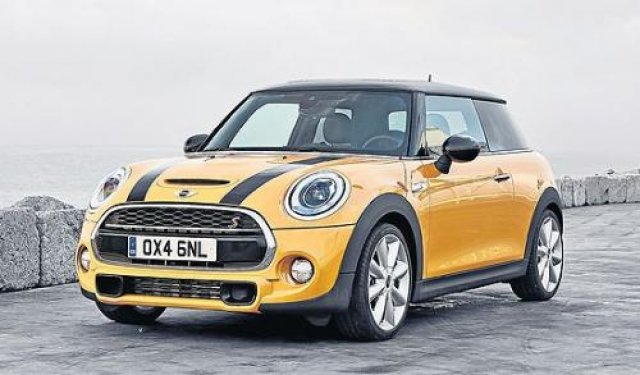 Първи снимки на новото MINI