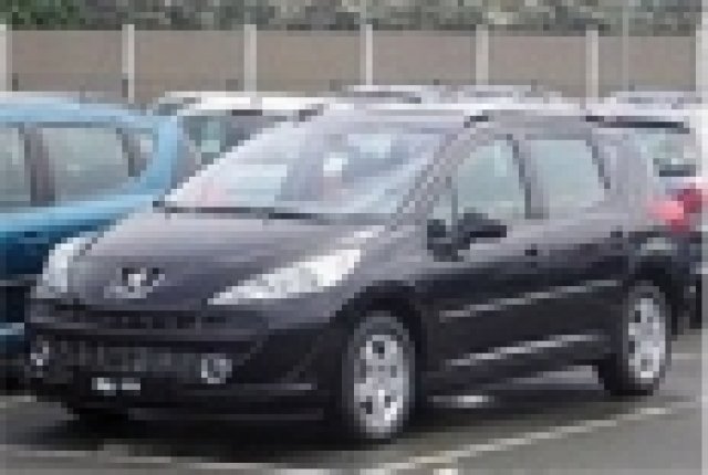 Peugeot пуска малкото комби SW 207 през лятото