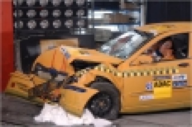 Китайският Brilliance BS4 се дъни на краш тест