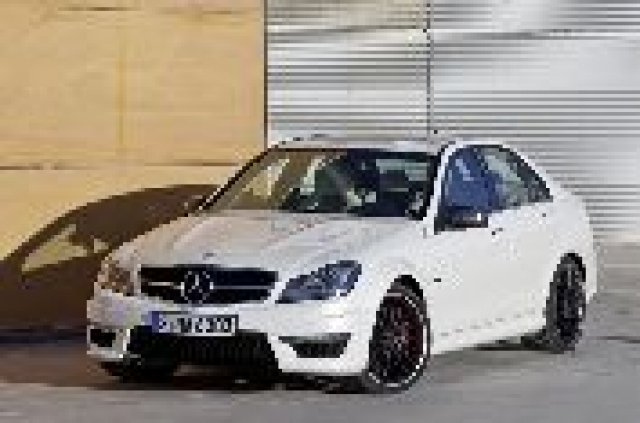 Официално: това е модернизираният Mercedes-Benz C63 AMG