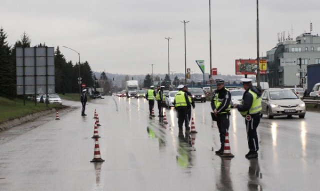 Акция „Зима“ ще проверява гуми и фарове