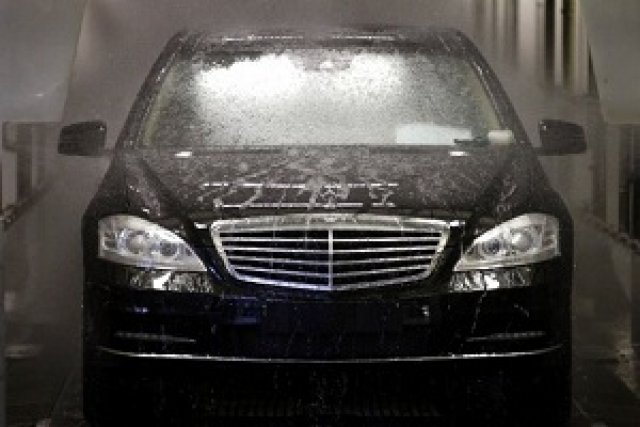 Ела да ти измия колата и... още нещо