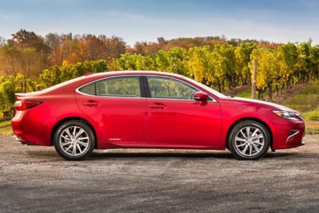 Lexus заменя ES и GS с един нов модел