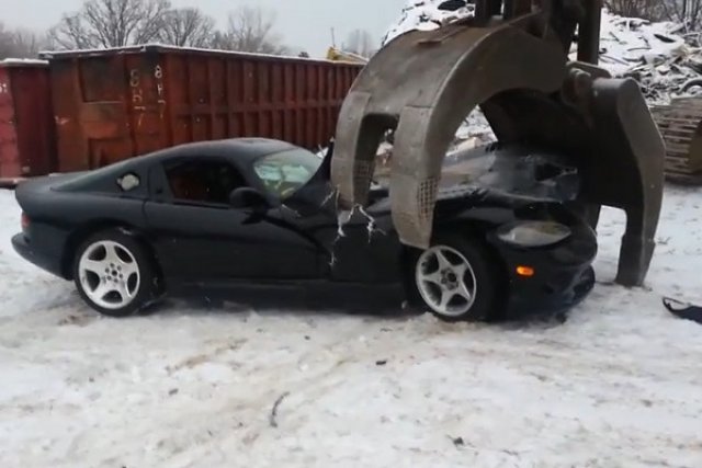 Chrysler унищожава 93 уникални Dodge Viper SRT