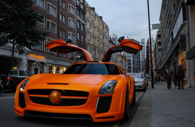 В Лондон глобяват за работещ на празен ход двигател