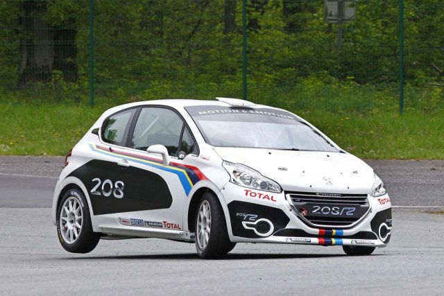 Peugeot праща 208 на рали