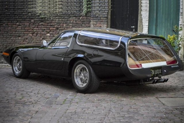 Комби на Ferrari излиза на търг