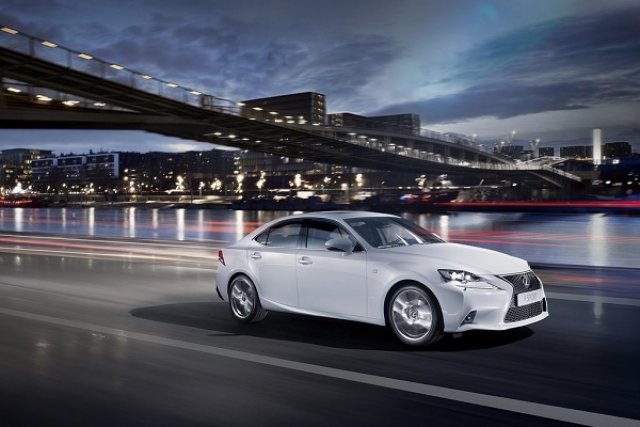 Lexus отказа да се довери на китайците