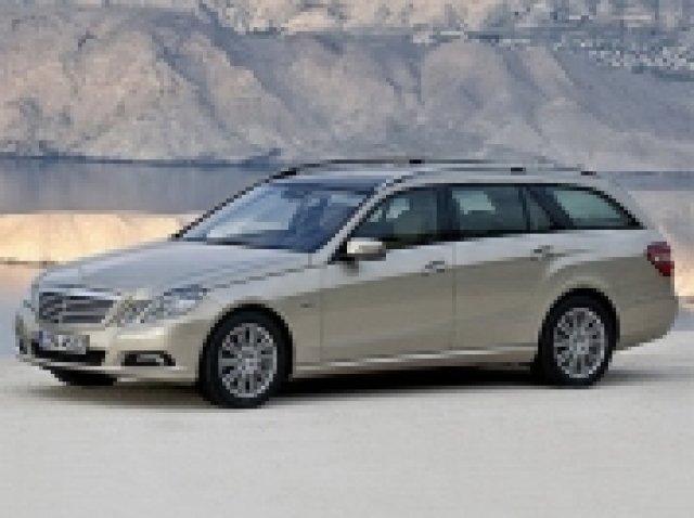 Първи снимки от комбито на Е-Клас