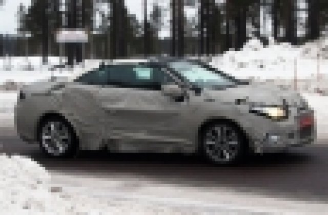 Шпионски снимки от новия Megane CC